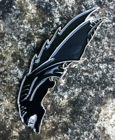 ALIEN (XENOMORPH) HEAD - Looking Down At You.. enamel pin badge