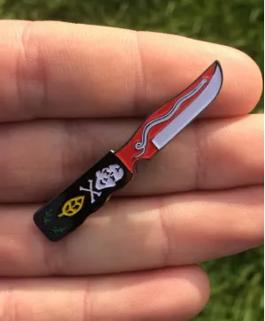 CHILD'S PLAY - Chucky knife enamel metal Pin Badge
