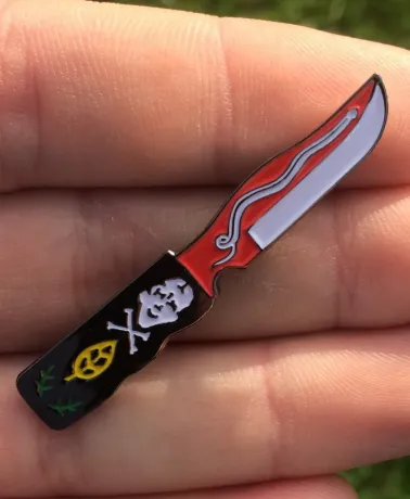 CHILD'S PLAY - Chucky knife enamel metal Pin Badge