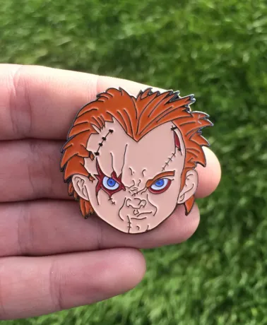 CHILD'S PLAY - Chucky face enamel metal Pin Badge