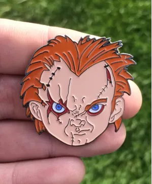 CHILD'S PLAY - Chucky face enamel metal Pin Badge