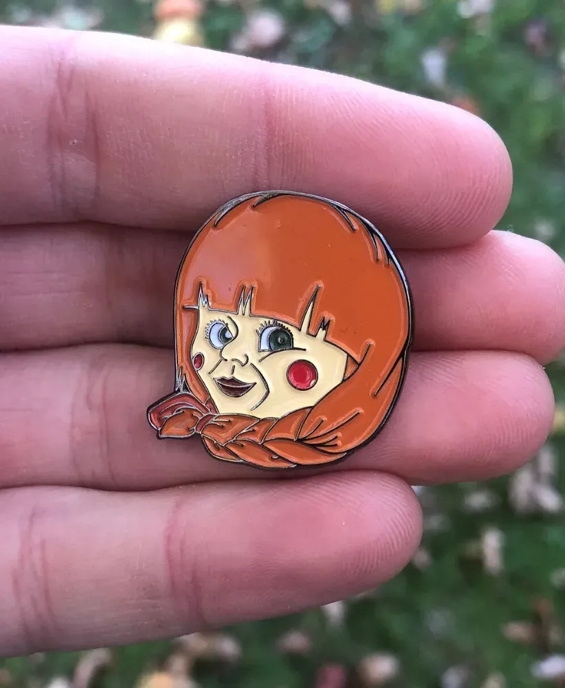 THE CONJURING - ANNABELLE face enamel metal Pin Badge