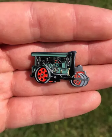 Steam Roller Traction Engine Fair Ground hard enamel pin badge