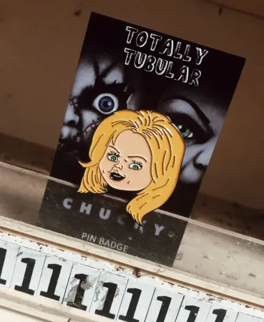BRIDE OF CHUCKY - Tiffany face enamel metal Pin Badge