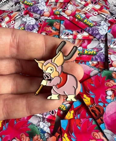 TOMBA! Koma Pig enamel metal Pin Badge