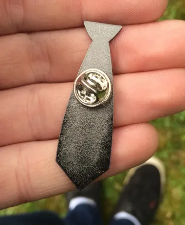 Donkey kong tie hard enamel pin badge