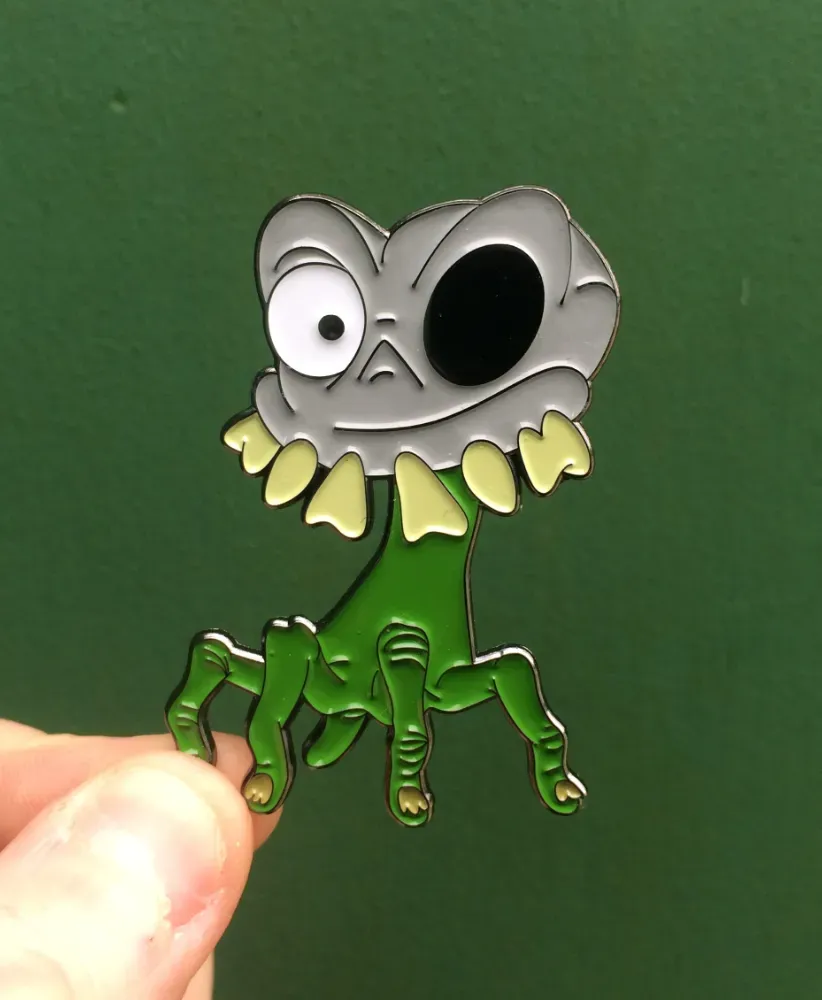 MEDIEVIL 2 SlR DANlEL FORTESQUE (Dan-Hand) big enamel Pin Badge