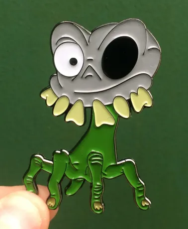 MEDIEVIL 2 SlR DANlEL FORTESQUE (Dan-Hand) big enamel Pin Badge